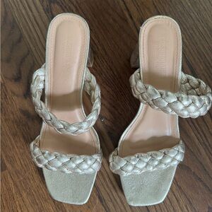 Cushionaire Women's Gold Braided Sandals size 11